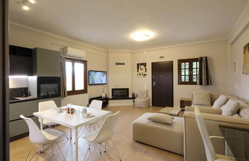 Avlos Luxury Home-NEW! 5 Min to Ctr - Foto 1
