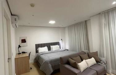 Studio Saint Charbel com vaga e varanda - rua do Hospital Sírio Libânes - Foto 1