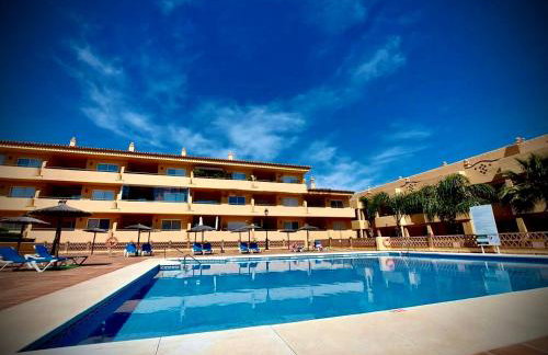 2 bed Elviria - 65sqm Terrace - Pools - Walk to Beach - Foto 4