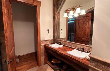 Luxury Mountain Retreat with views, fire pit, and creek - Foto 32