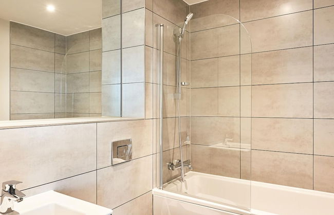 Seven Living Bracknell - Free Parking on Site - Foto 13