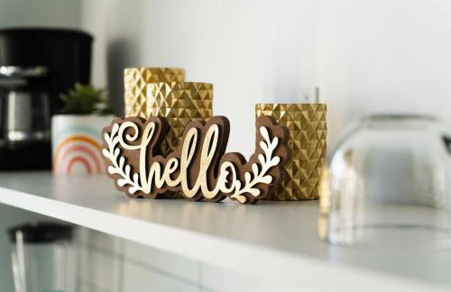 Sunny Modern Loft Montrose Beach Rooftop WFH Gym - Photo 14