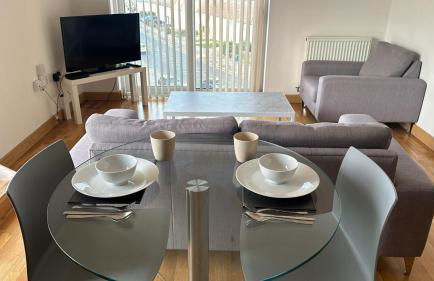 Modern 2 bed flat with balcony - Foto 6