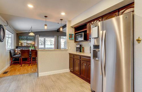 Theater Room and Fire Pit Anchorage Family Retreat - Foto 8