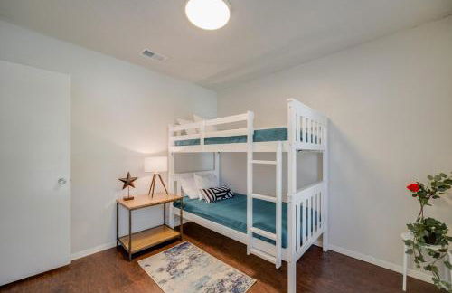 Stunning 4BR 2BA Hot Tub Cozy Holiday Home in Plano - Foto 21