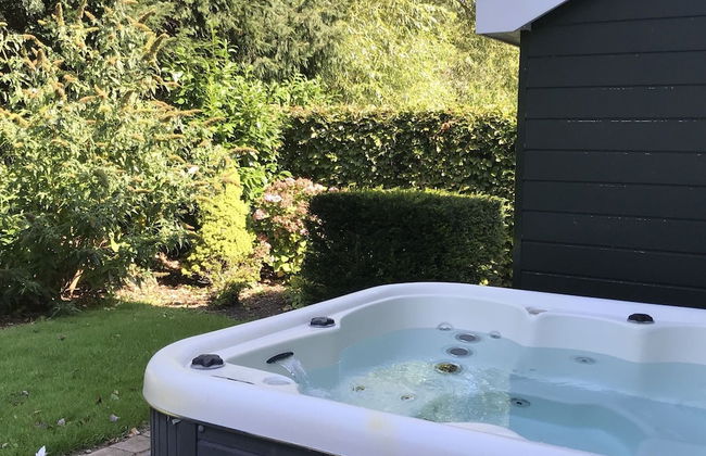 Luxury Holiday Home with Hot Tub at Dutch Coast - Photo 7