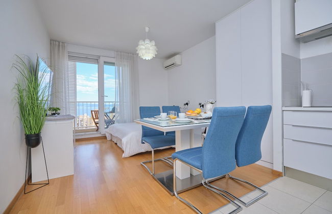 Sun City Studio - Photo 1