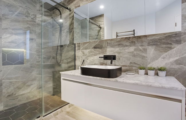 The Oasis Home with Hot Tub and Parking - Foto 22