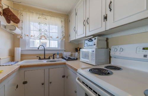 The Eastern Avenue Cottage - Photo 22