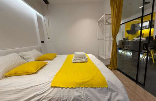 Studio 8 black & Yellow Urban Apartment City Center - Foto 22