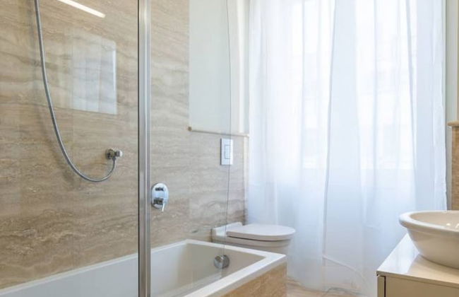 Luxury 3 Bedrooms Near Duomo - Photo 22