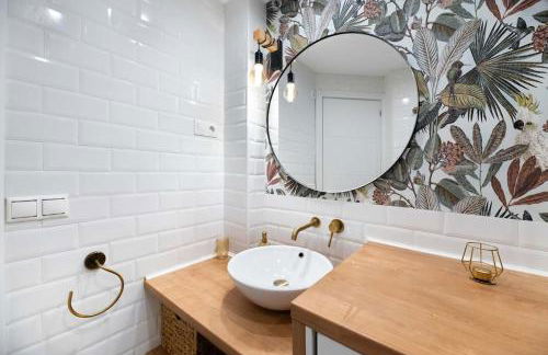 Urban Charm Rooftop Apartment with Vista - Photo 27