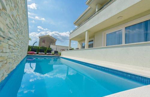 Villa Barbara-Kastela with heated pool - Foto 54