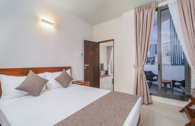 Marine Suites - Photo 21