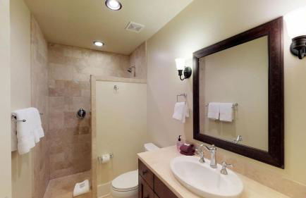 D211 Second Floor 3-bedroom Poolside Lanai - Foto 17