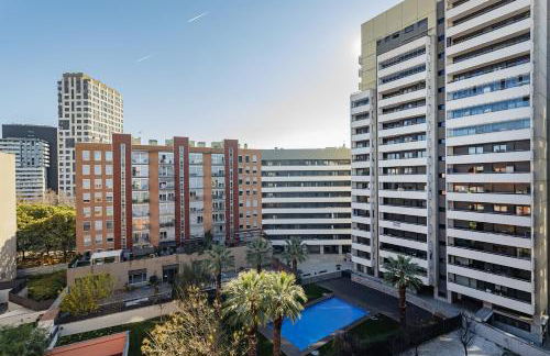 Quiet modern 2 bed apartment with Balcony, Pool and Free Parking - Foto 33