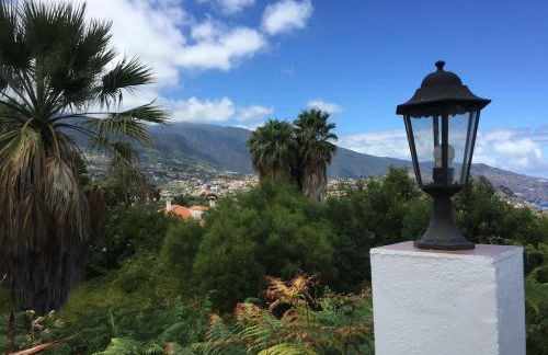 Spacious characterful villa with spectacular views in quiet rural setting. - Foto 48