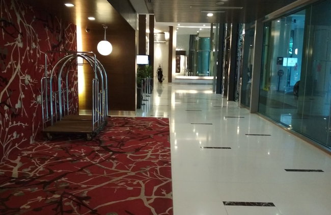 Queens Service Suite at Swiss Garden Residences - Photo 2