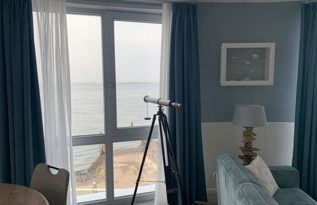 Modern Retreat With Private Sauna - Photo 10