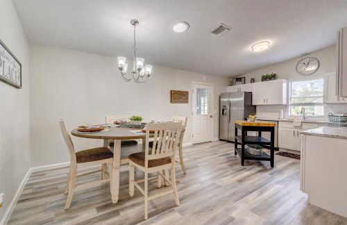 Peaceful Lady Lake Home with Screened-In Porch! - Foto 11