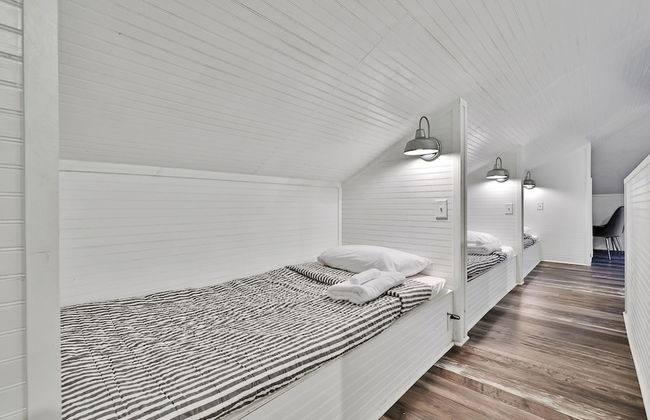 7BR Lakefront Haven Pool Hot Tub Gated 4acres - Foto 65