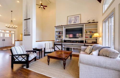 Lakefront Haven with Hot Tub and Game Room in Hickory! - Foto 7