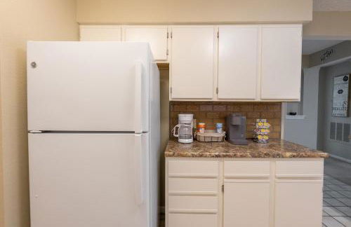 2BR Penthouse Condo - 2 Pools - Close to the Strip - Stairs Required - FREE TICKETS INCLUDED - FHC-24 - Foto 11