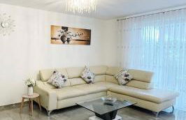 Luxury Wohnung mit Großem Bett und Schlafsofa Luxuriös Ausgestattet mit schöne Terrasse und Garten! - Foto 7