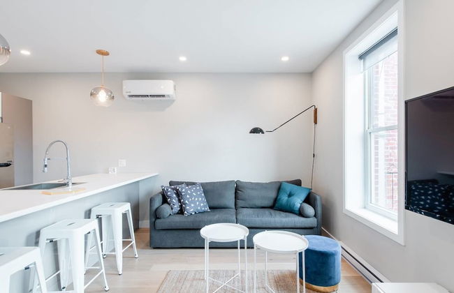 Explore Montreal From Sleek Contemporary Apartment - Foto 11