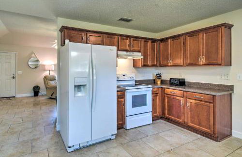 Foley Getaway with Fenced Yard - 13 Mi to Beaches! - Foto 8