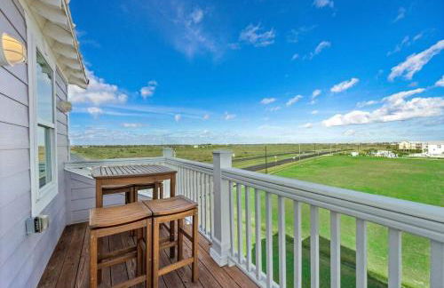 Picturesque beach house with plenty of room and amazing decks, close to beach - Foto 29