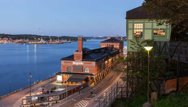 Billet pour le musée Fotografiska de Stockholm - Photo 4, Extérieur du musée Fotografiska au coucher du soleil