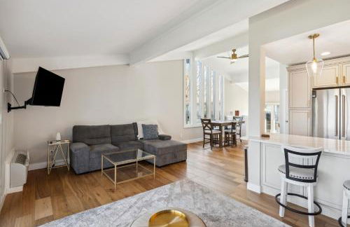 Elegant 4-Season Lake Geneva Condo with Fireplace! - Foto 4