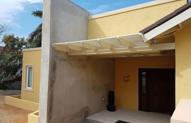 Je Suis Jamaica - 4 B R Beachfront Villa w Staff - Photo 54