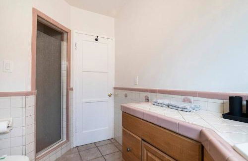 Updated 3-Bedroom LA Home with Backyard, BBQ & Family-Friendly Amenities - Photo 20