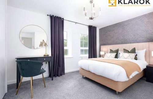 Four Bedroom Semi Detached House By Klarok Accommodation Peterborough With Free Parking & Garden - Foto 6