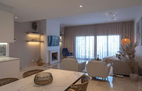 Serene hideaway, luxurious 2-bedroom penthouse apartment in the exclusive Paraíso Pueblo - Photo 10