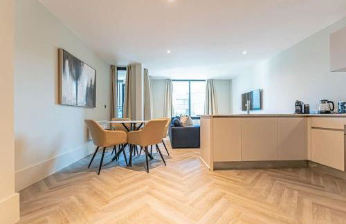 1 Bed Apt - Balcony - City View - Great Location - Foto 8