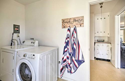 Oceanside Home with Yard - Walk to Beach and Pier - Foto 20