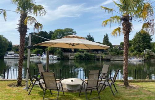 Riverside 4 Bedroom House Wraysbury Staines - Foto 2