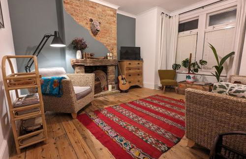 Homely flat just off Leigh Broadway - Foto 1