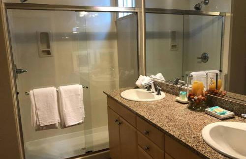 Near Stanford Luxury Retreat 1 Gigabit Fast WiFi Two Car Garage Masterbedroom King Size Bed Walk-in Closet and Walk-in Shower - Foto 14