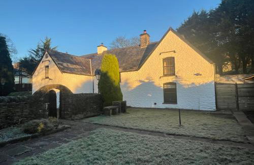 Large Historic Farmhouse in Rhondda Valley Perfect for Groups with Hot Tub - Foto 49