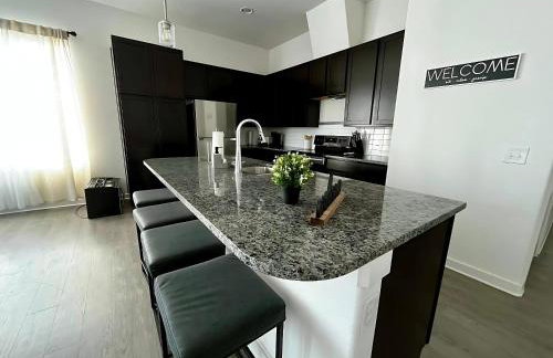 Elegant Home with Stunning Views and Comfortable Amenities - Foto 12