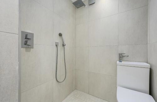 Modern cottage! 5 mins from central line! - Foto 12