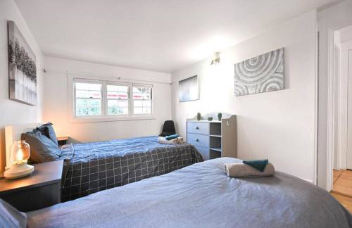 Front House 3 bedroom flat nice street, walk to BART, shops - Photo 8