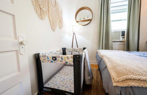 Bloom and Relax Historic 1BR in Downtown - Foto 42