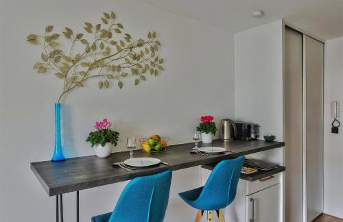 "Monplaisir", parking, canapé-lit neuf confortable, idéal voyages d'affaires et tourisme, proximité commerces, gare, Université Lyon 3 , Tram T2, T4 et C25 - Photo 10