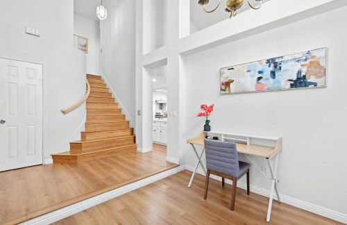 Stylish Home w Full Kitchen Garage Backyard - Foto 4