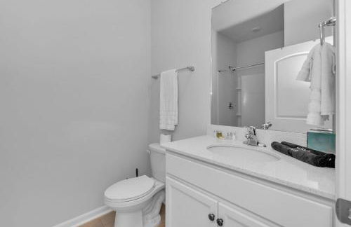 Charming 4BR Ranch-Style Home - Corner Lot home - Foto 27